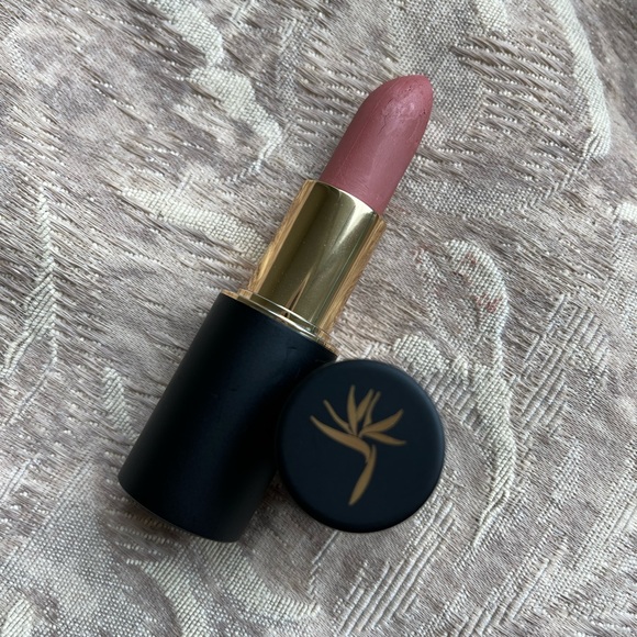 Hydrating Lipstick💄Oasis - Cool Pinky Nude shade - Picture 3 of 7